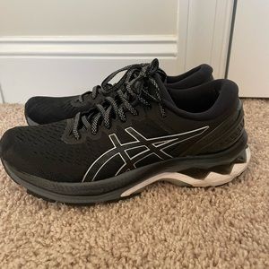 Womens Black ASICS- 7M